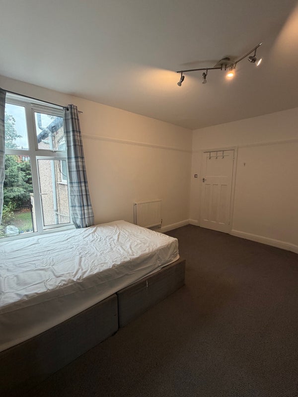 Room Gracefield Gardens in Greater London