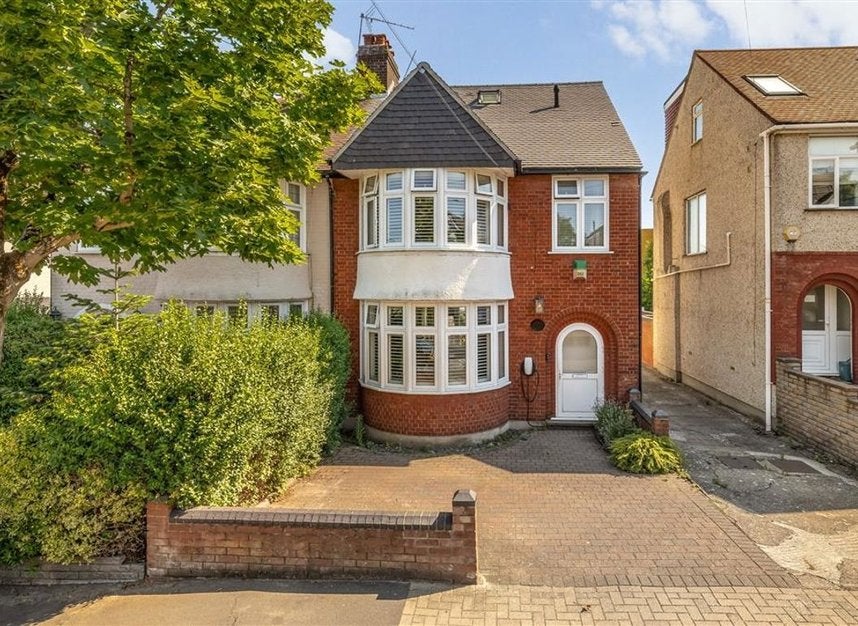 House Vincent Gardens in Greater London
