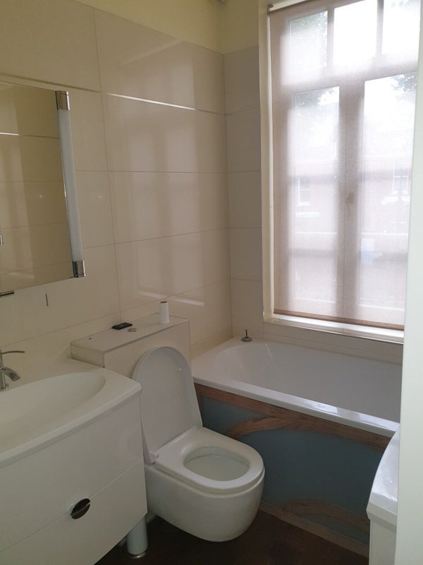 Room Heathfield Road in Greater London