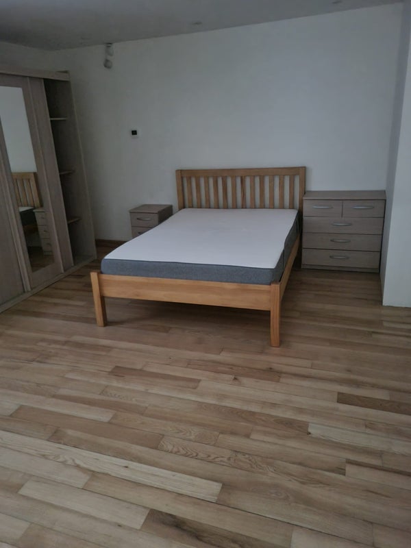 Room Heathfield Road in Greater London