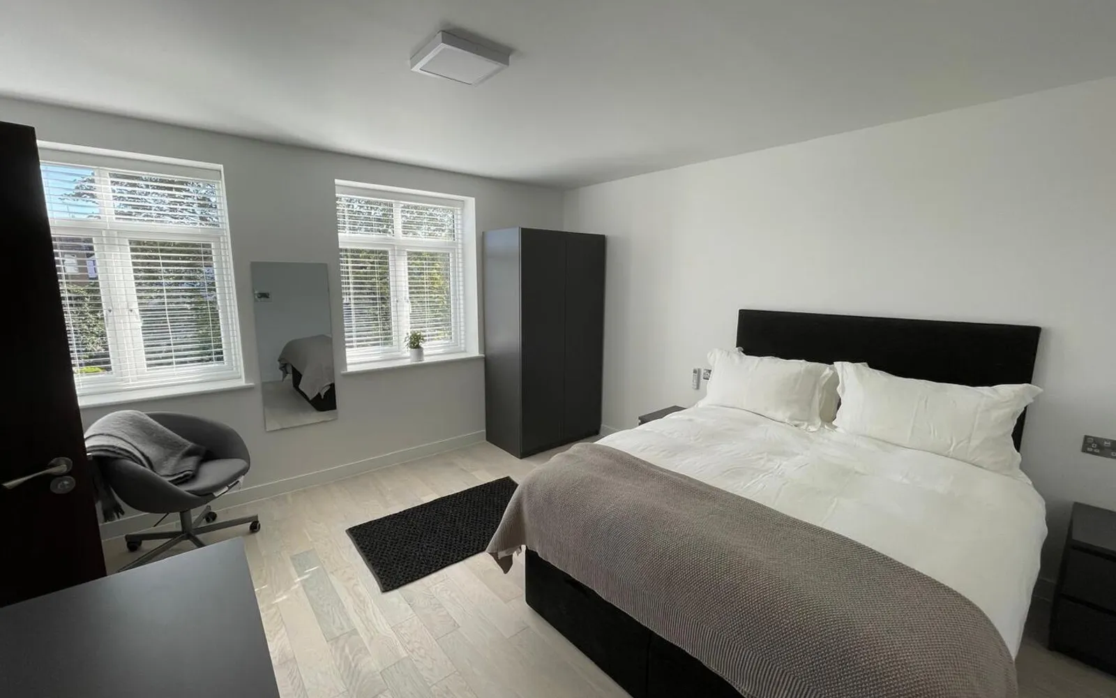 Flat Regent's Park Road in Greater London