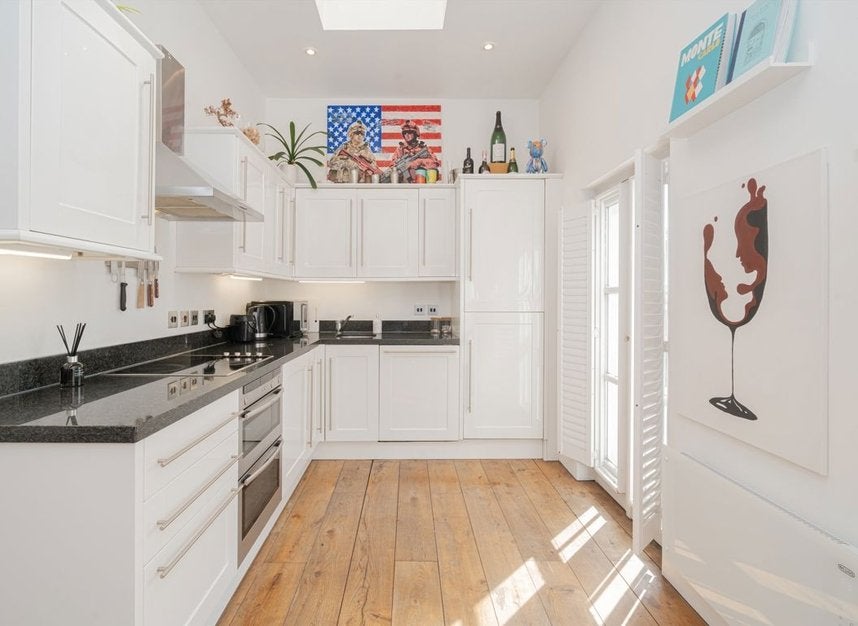 Flat Harwood Road in Greater London