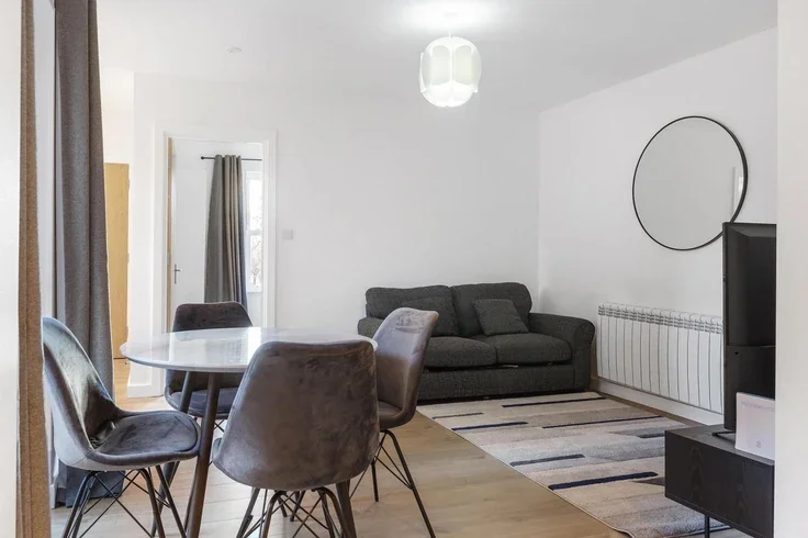 Flat Clapham Road in Greater London