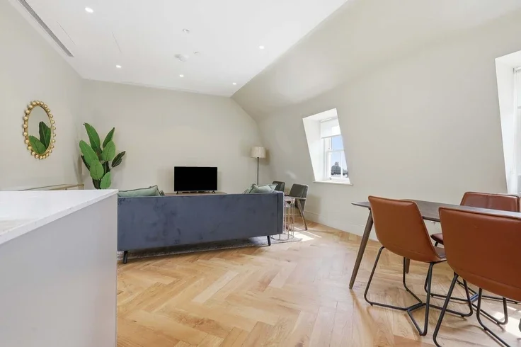 Flat Cheyne Walk in Greater London