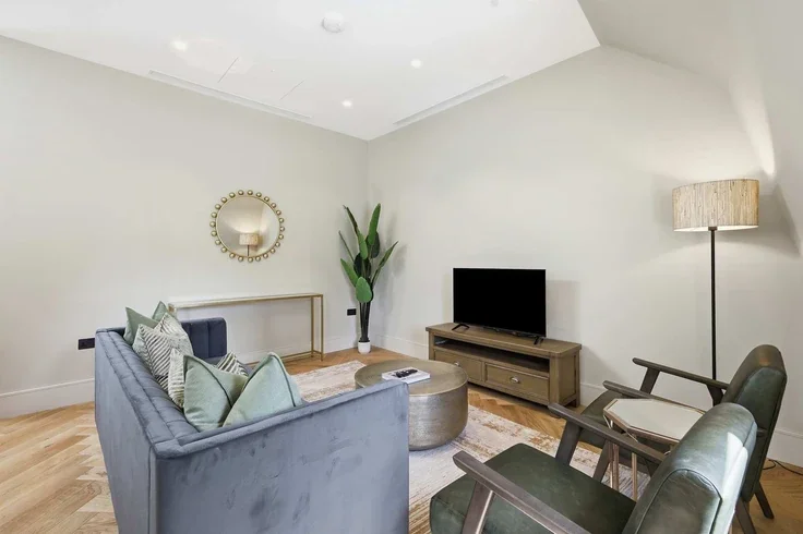 Flat Cheyne Walk in Greater London