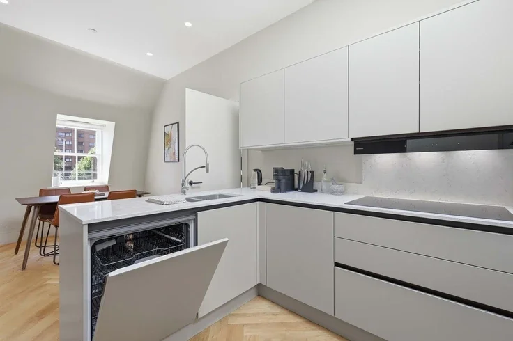 Flat Cheyne Walk in Greater London