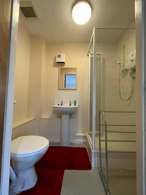 Room Alfreton Road in Nottingham