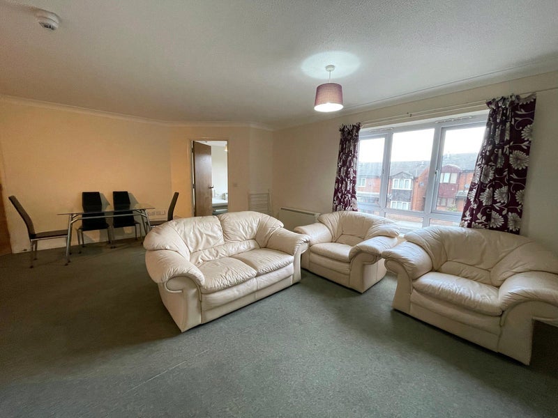 Room Alfreton Road in Nottingham