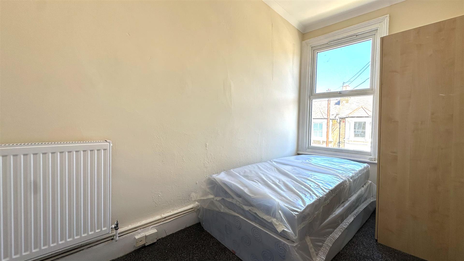 Flat Adys Road in Greater London
