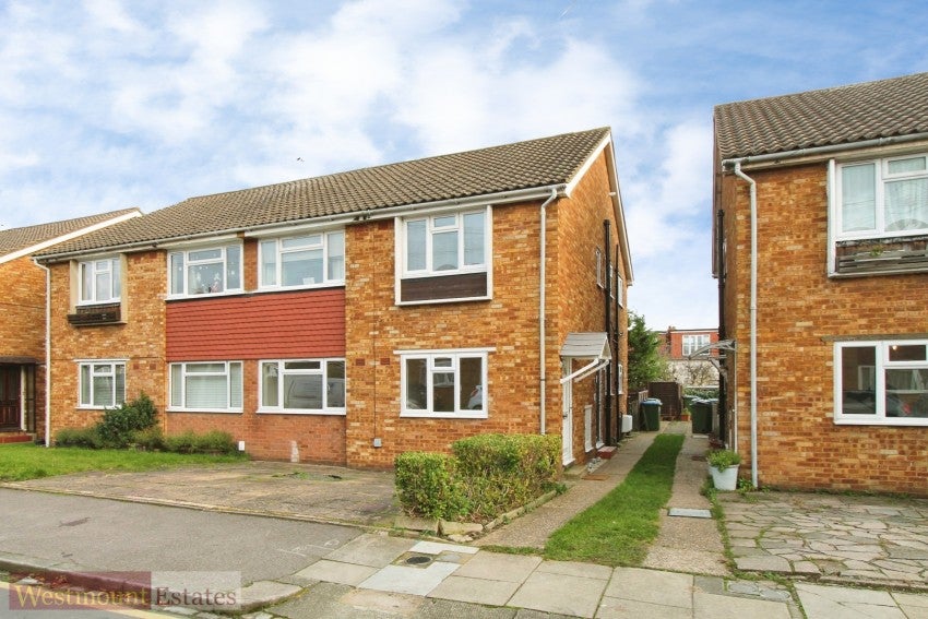Flat Colyer Close in Greater London