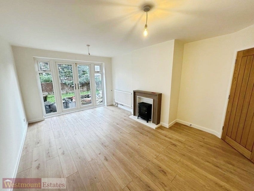 Flat Colyer Close in Greater London