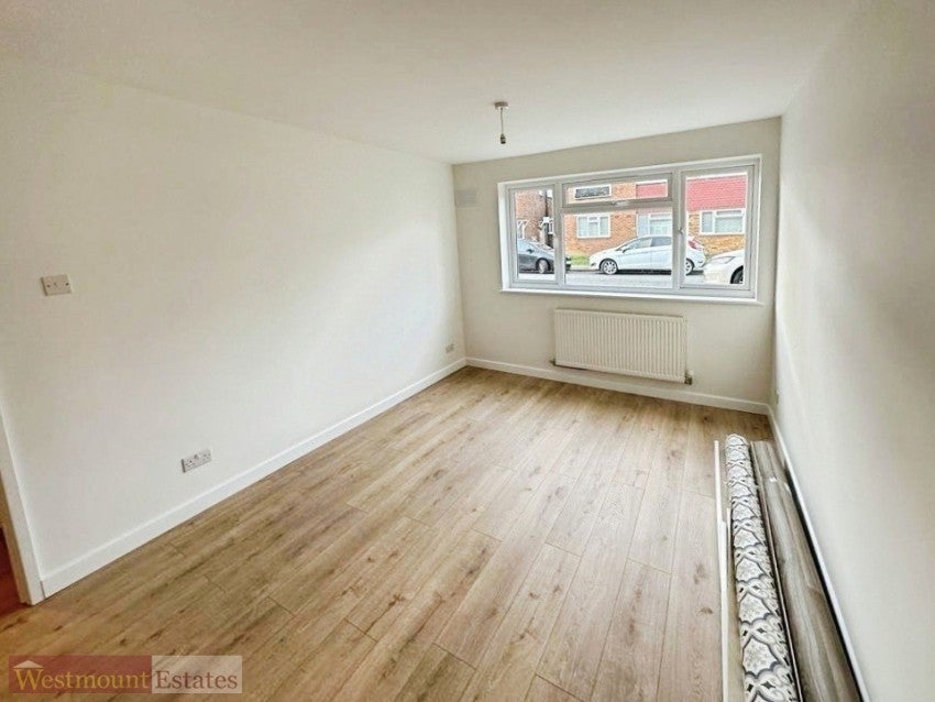 Flat Colyer Close in Greater London