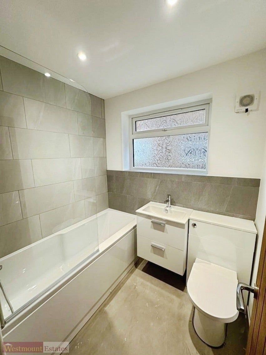 Flat Colyer Close in Greater London