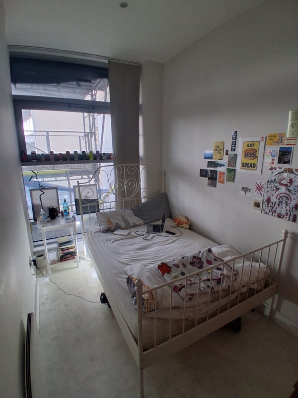 Room Commercial Road in Greater London