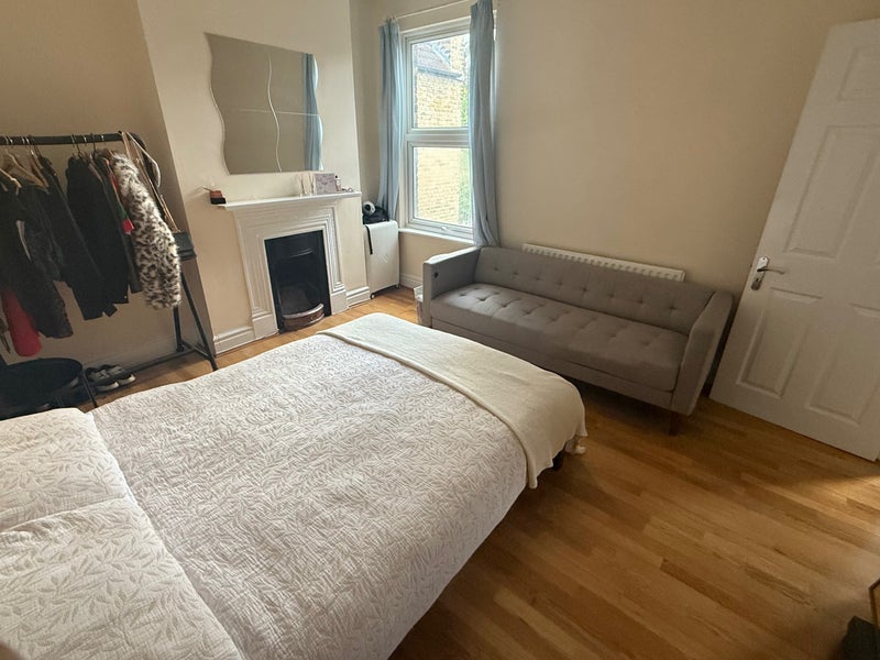 Room Northfield Avenue in Greater London