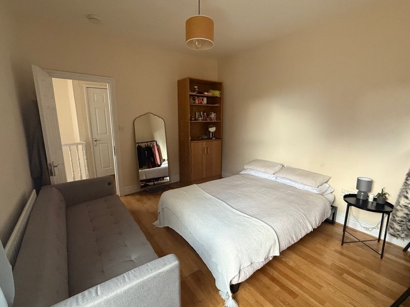 Room Northfield Avenue in Greater London