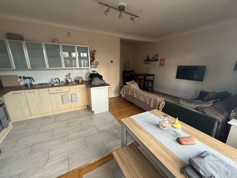 Room Northfield Avenue in Greater London