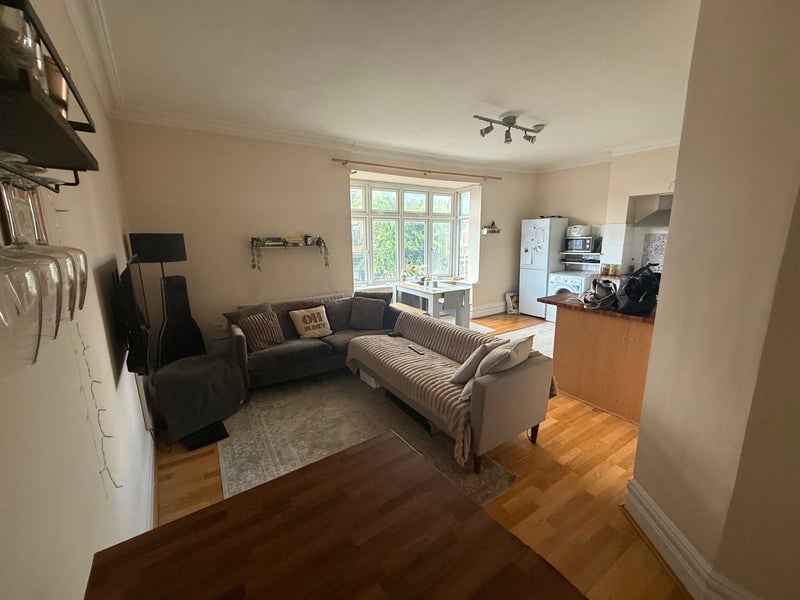 Room Northfield Avenue in Greater London