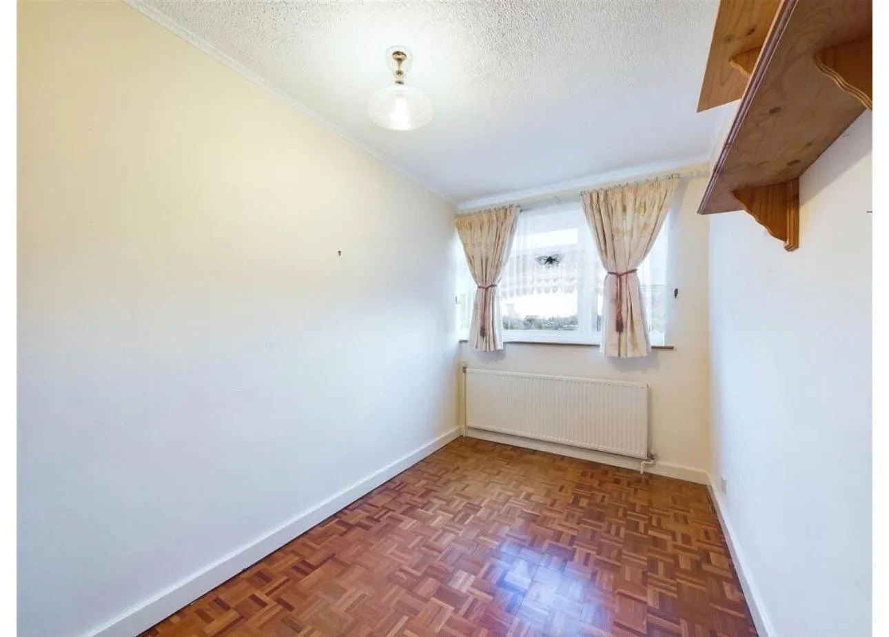 Room Lynton Road in Greater London