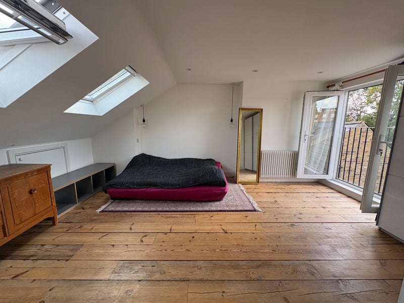 Room Forburg Road in Greater London