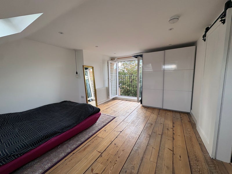 Room Forburg Road in Greater London