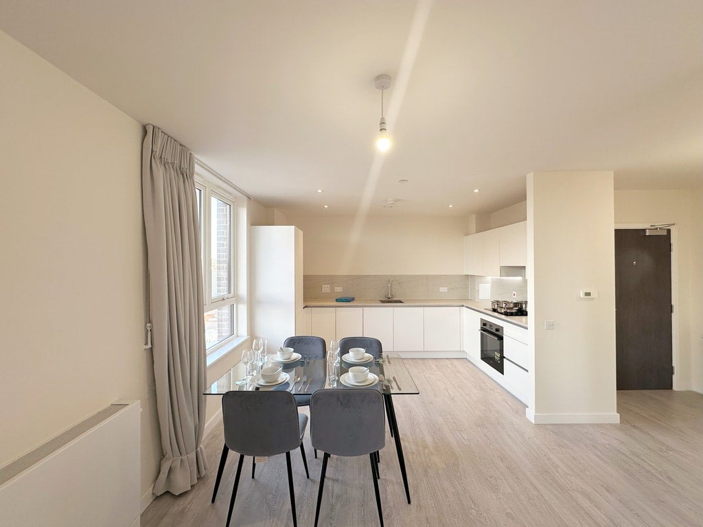 Flat Hargrave Drive in Greater London