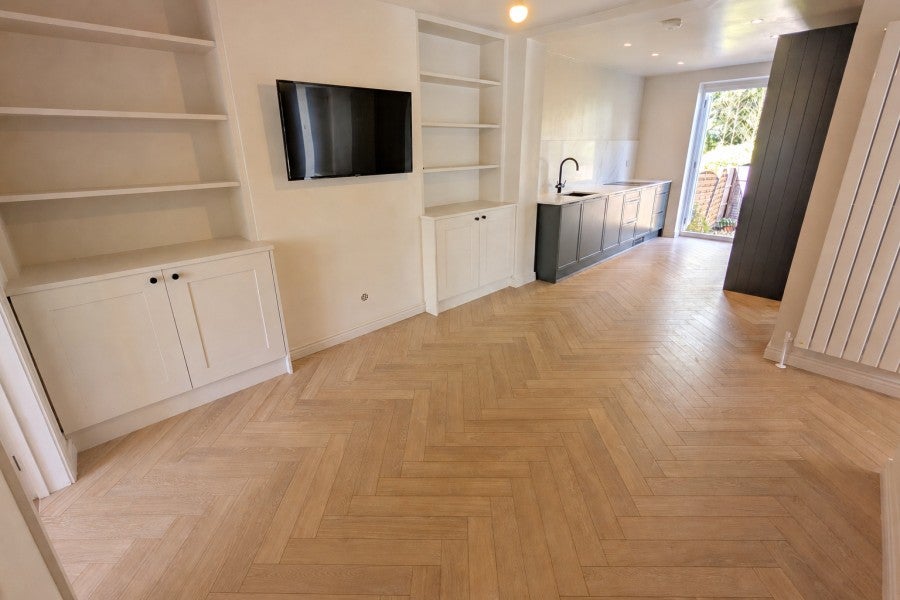 Flat Oriental Road in Woking