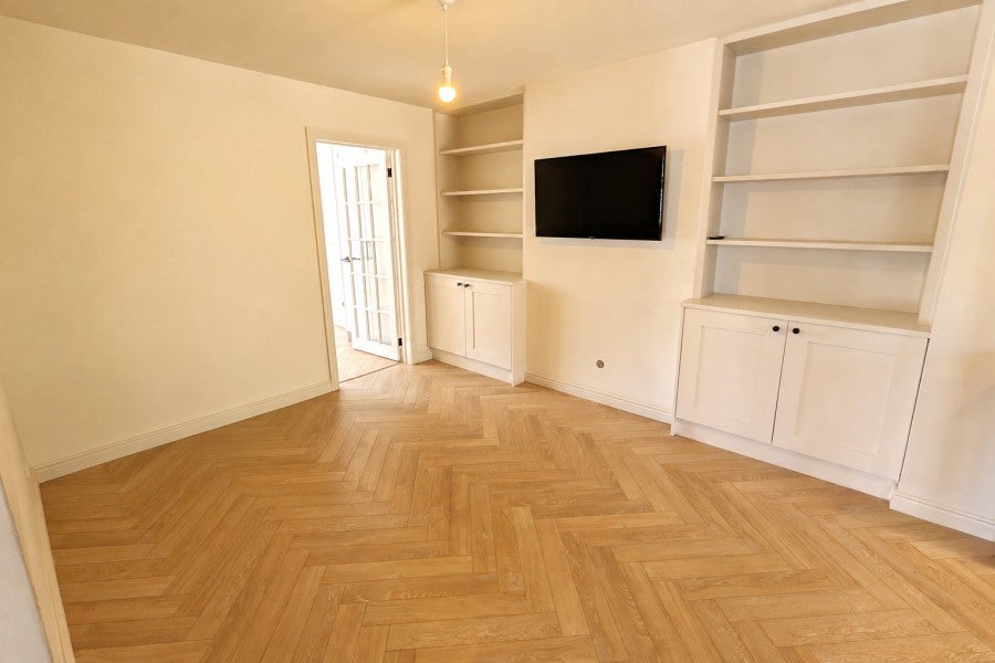 Flat Oriental Road in Woking
