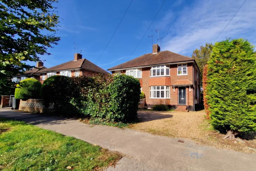 Flat Oriental Road in Woking