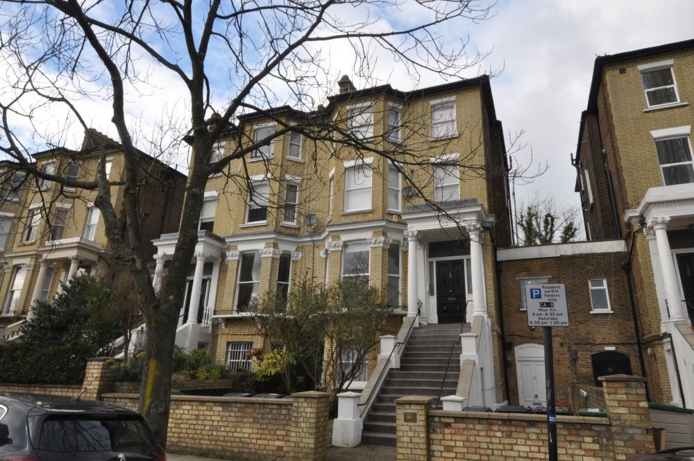 Flat Fellows Road in Greater London