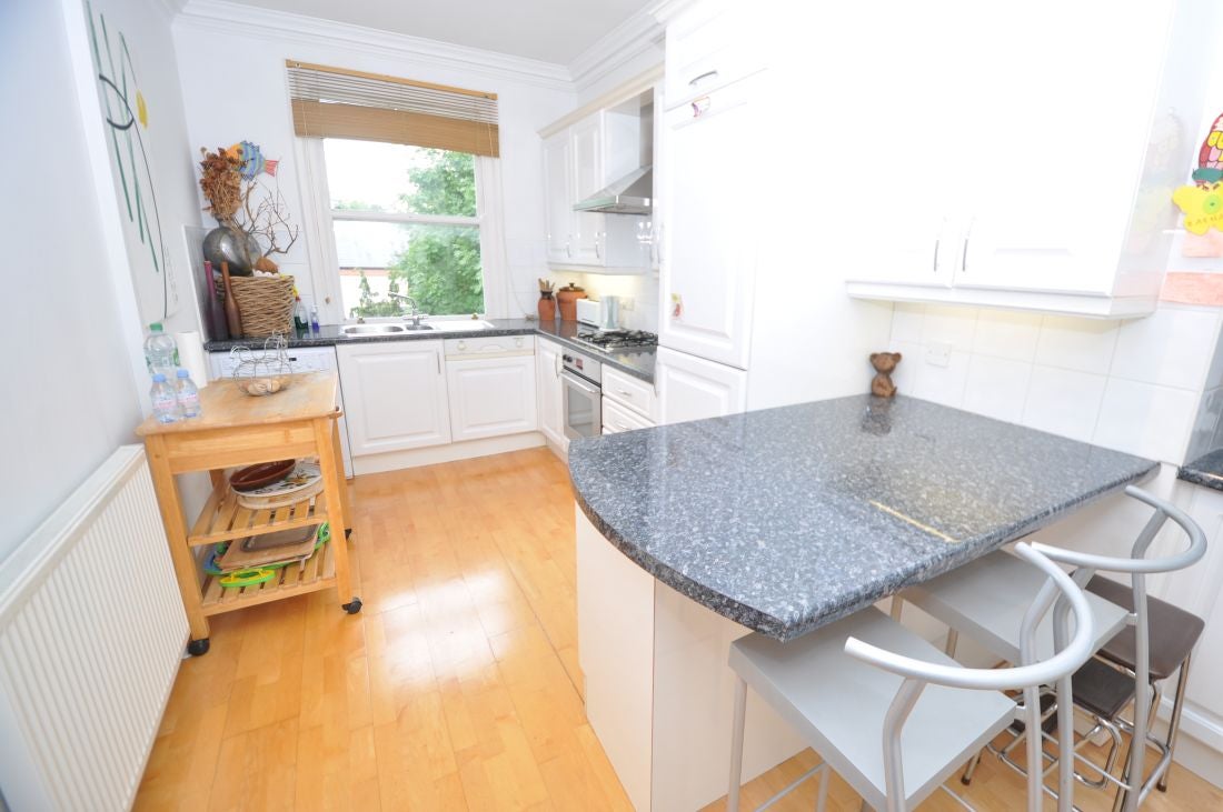 Flat Fellows Road in Greater London
