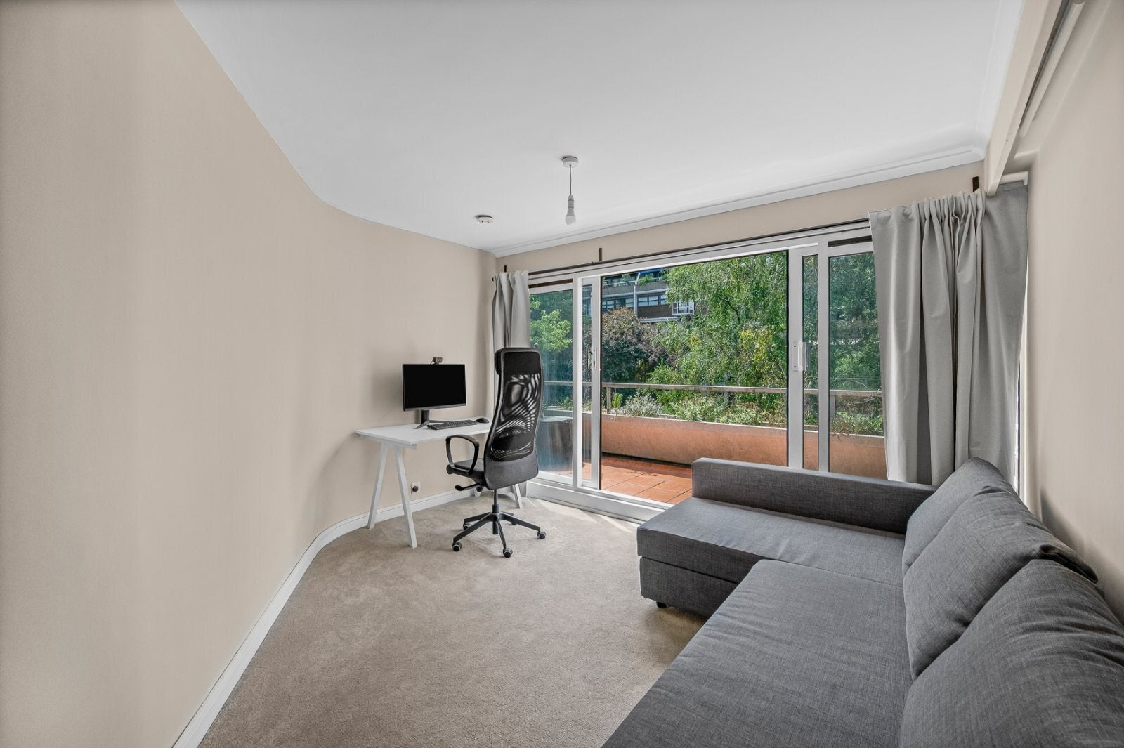 Flat Hyde Park Place Bayswater Road in City of Westminster