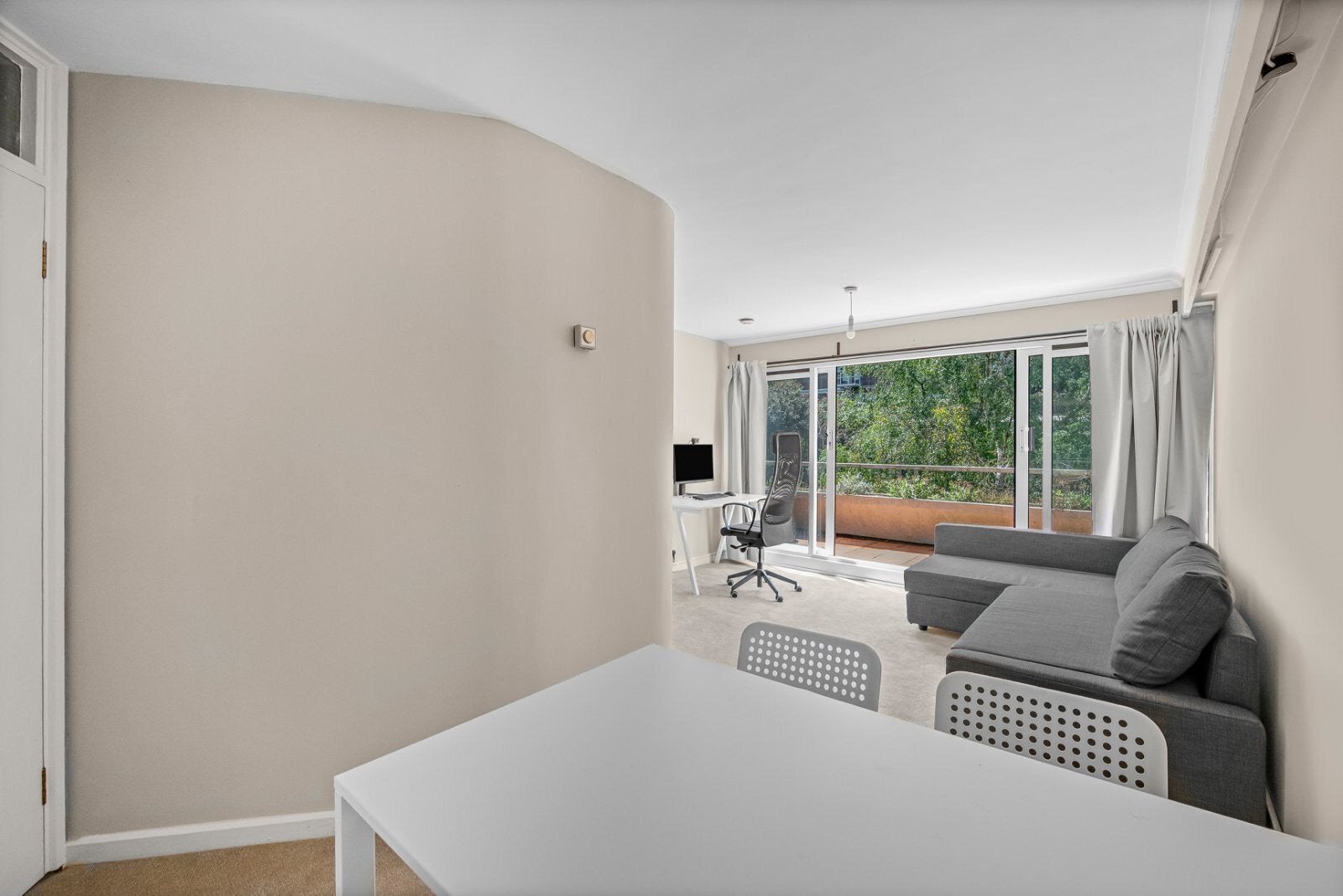 Flat Hyde Park Place Bayswater Road in City of Westminster