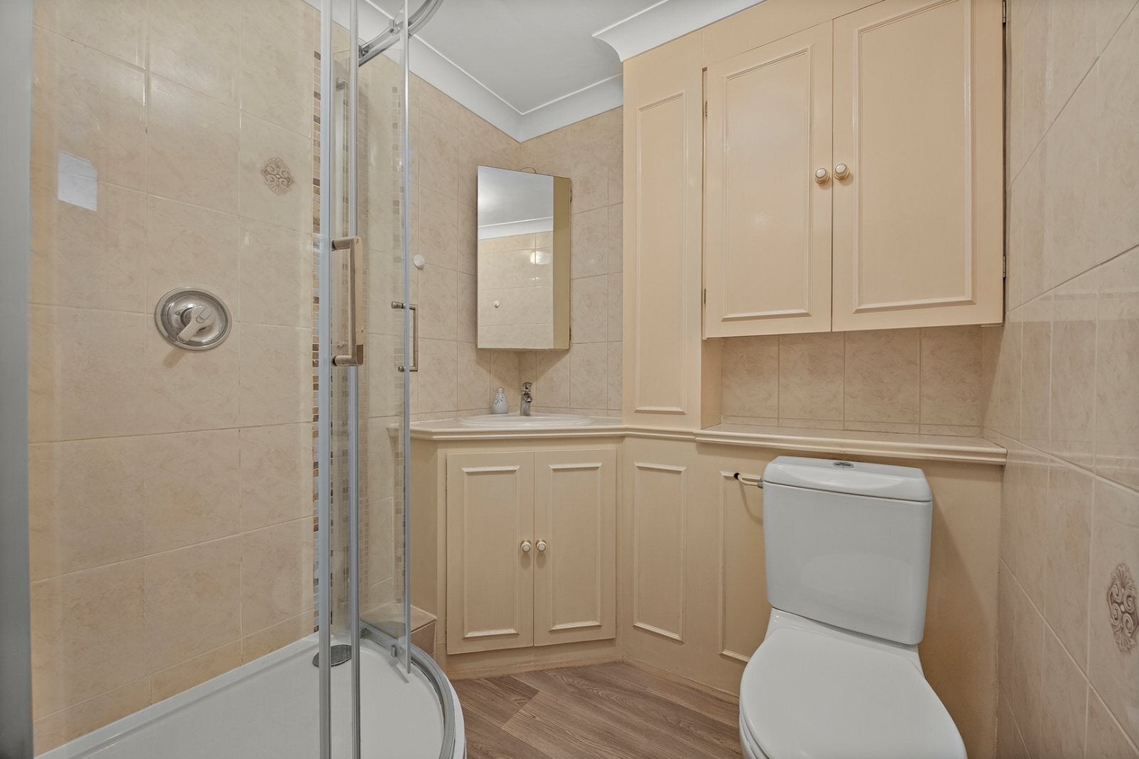 Flat Hyde Park Place Bayswater Road in City of Westminster