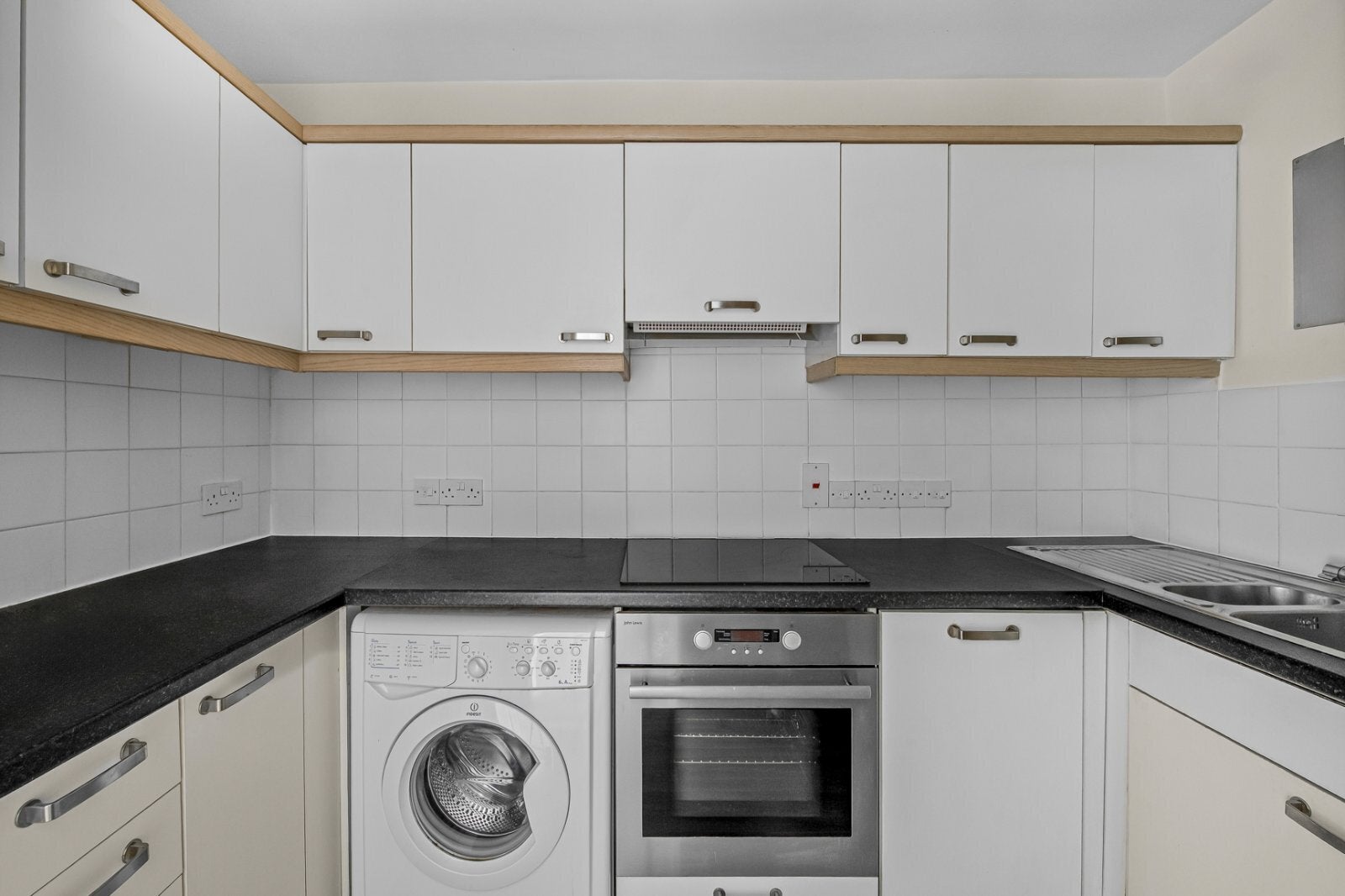 Flat Hyde Park Place Bayswater Road in City of Westminster