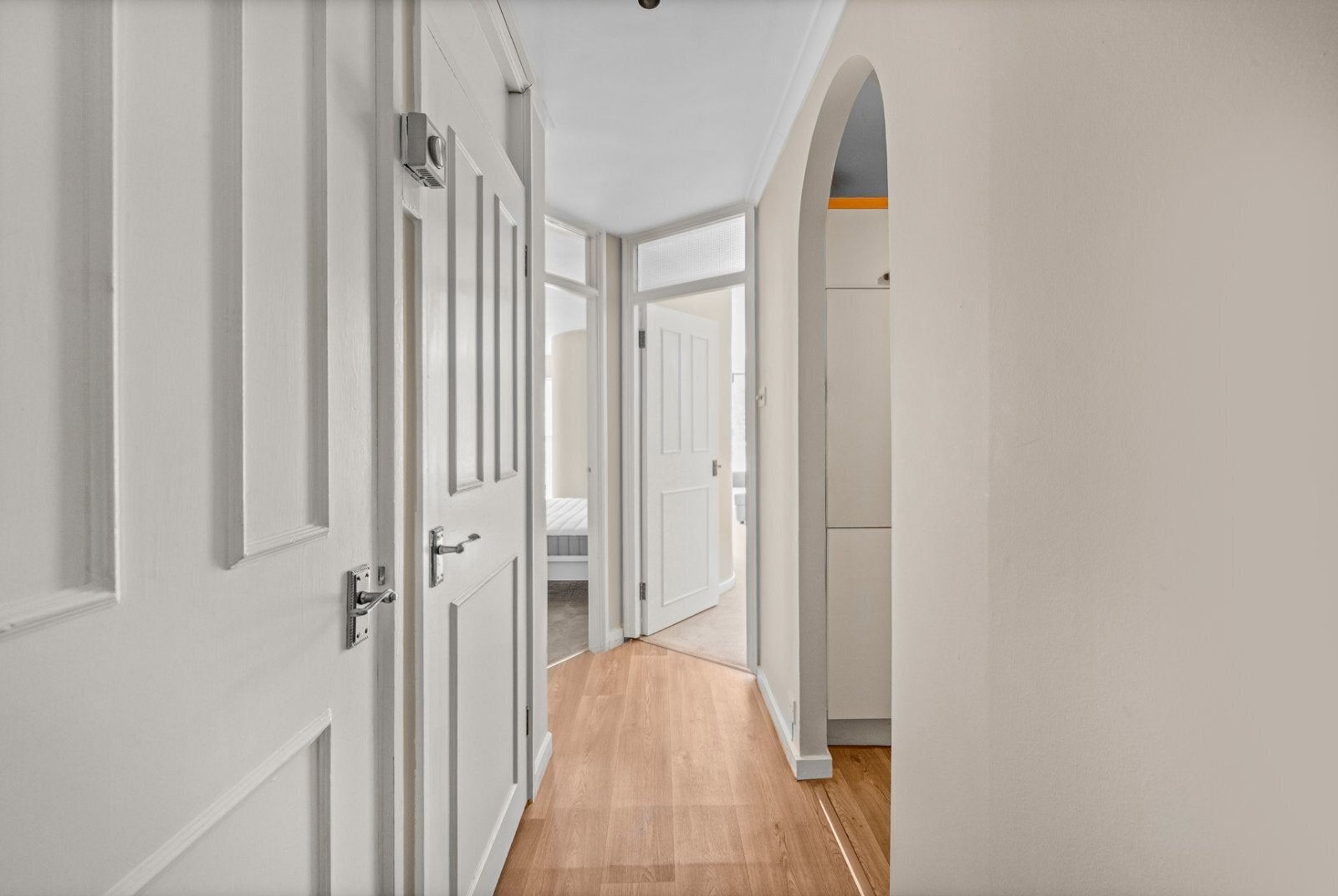 Flat Hyde Park Place Bayswater Road in City of Westminster