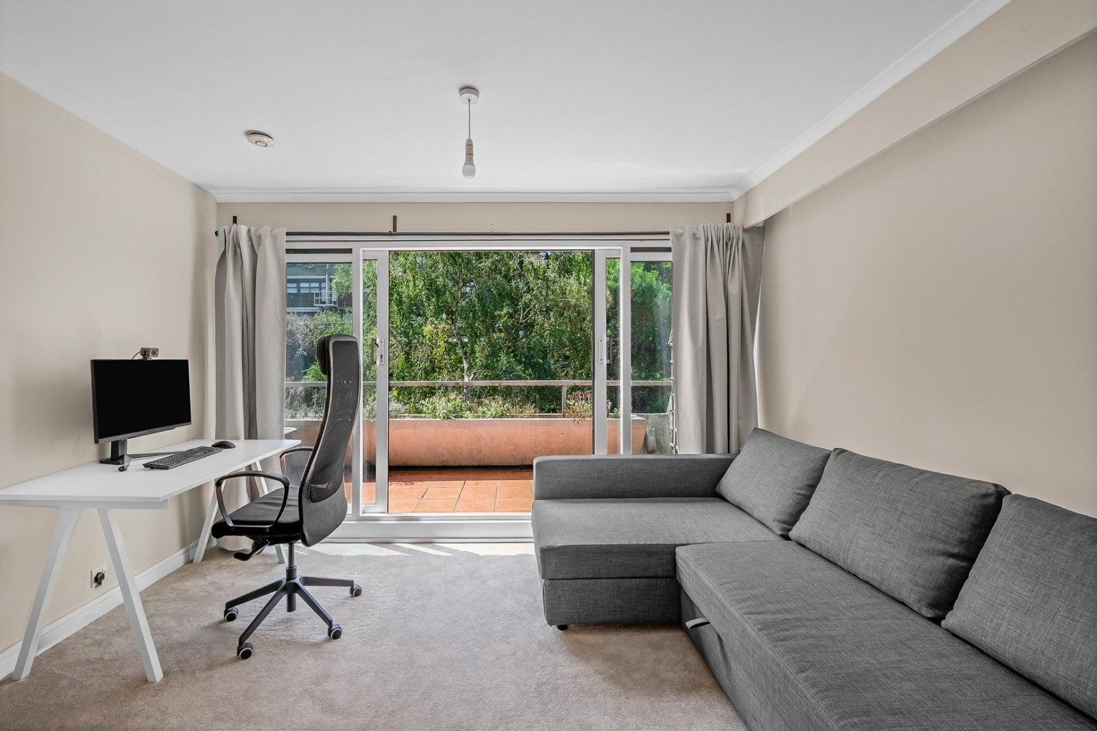 Flat Hyde Park Place Bayswater Road in City of Westminster