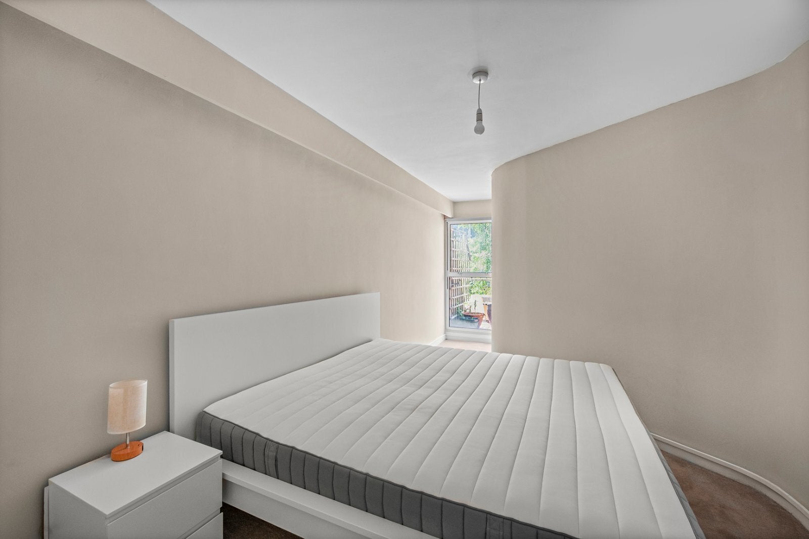 Flat Hyde Park Place Bayswater Road in City of Westminster