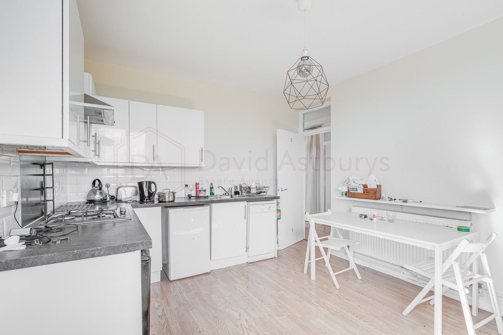 Flat Muston Road in Greater London