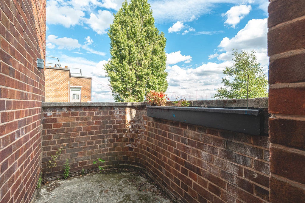 Flat Muston Road in Greater London