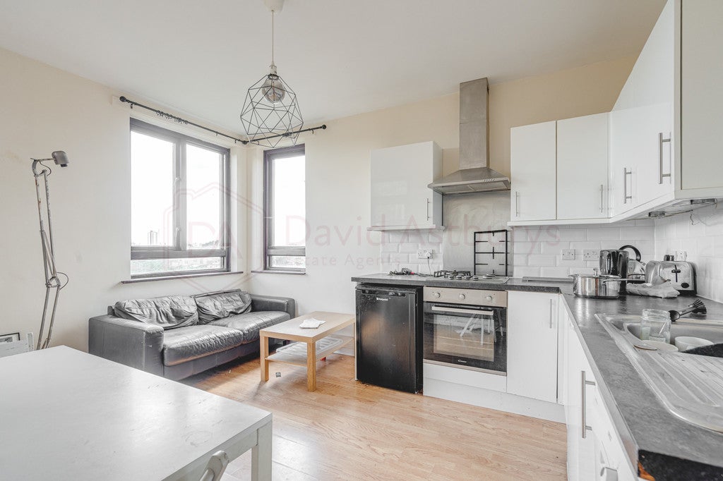 Flat Muston Road in Greater London