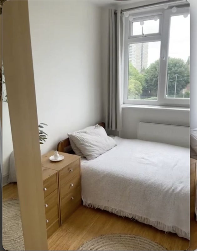 Room Strathdon Drive in Greater London