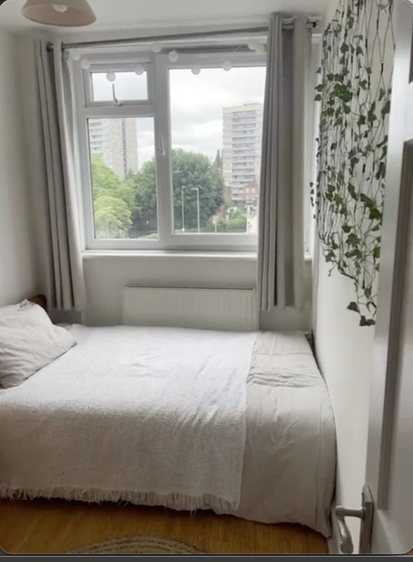 Room Strathdon Drive in Greater London