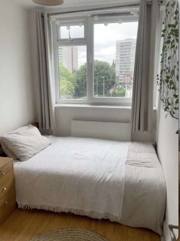 Room Strathdon Drive in Greater London