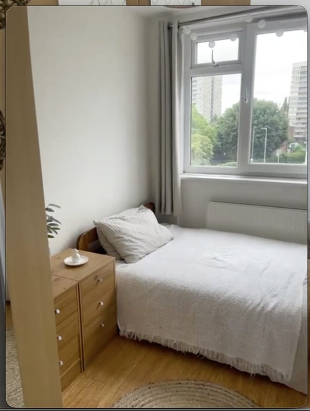 Room Strathdon Drive in Greater London