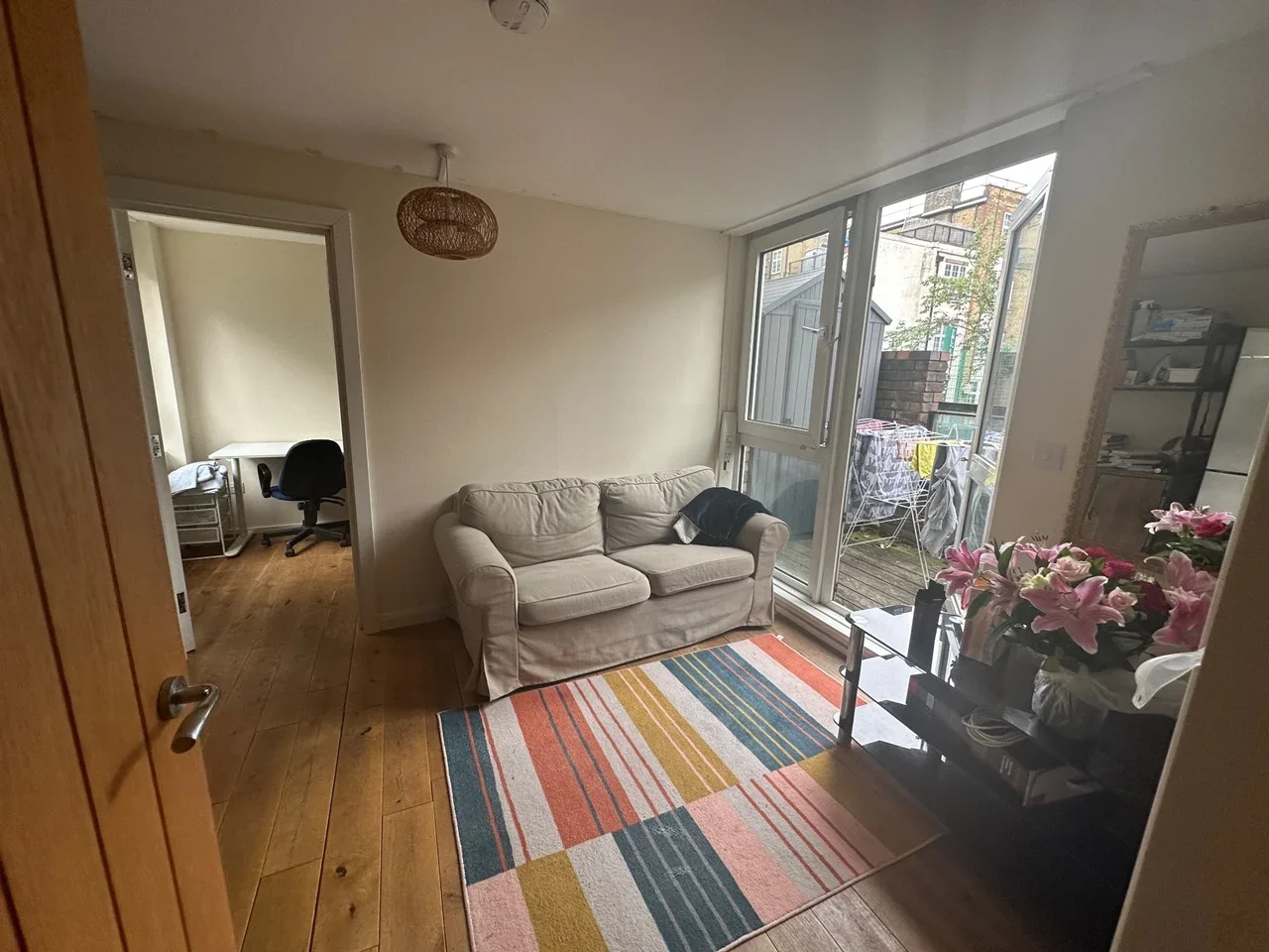Room Eversholt Street in Greater London