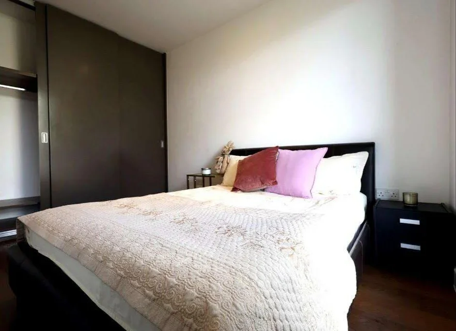 Flat Ottley Drive in Greater London