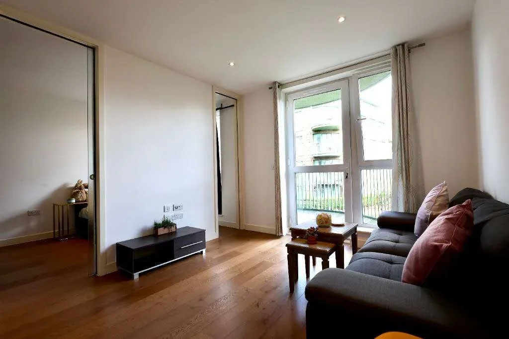 Flat Ottley Drive in Greater London