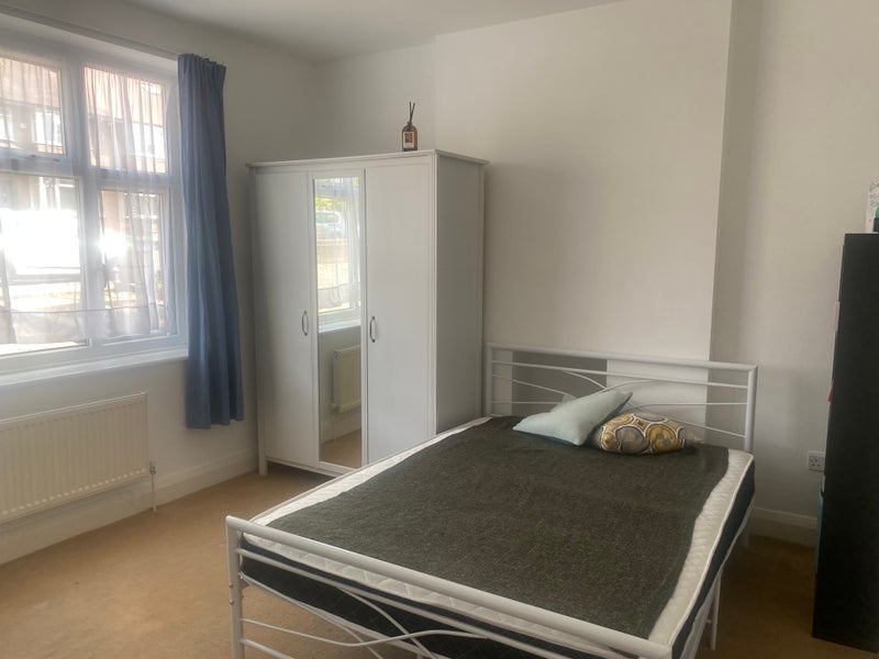 Room Southcroft Road in Greater London