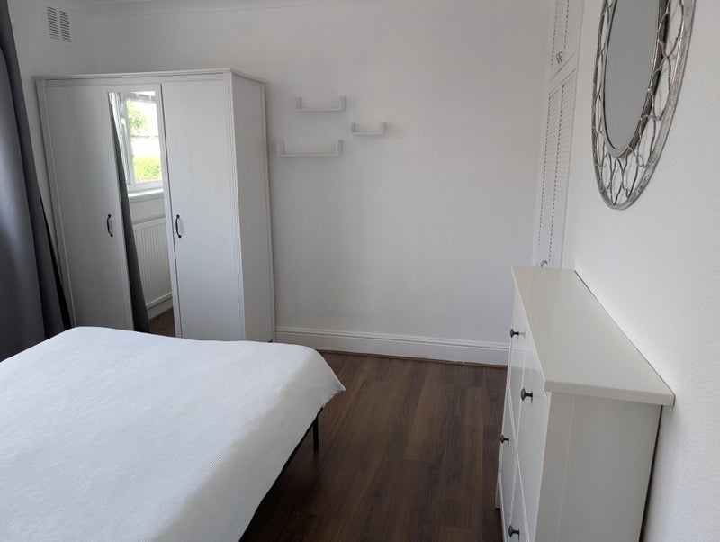 Room Lynmouth Avenue in Manchester